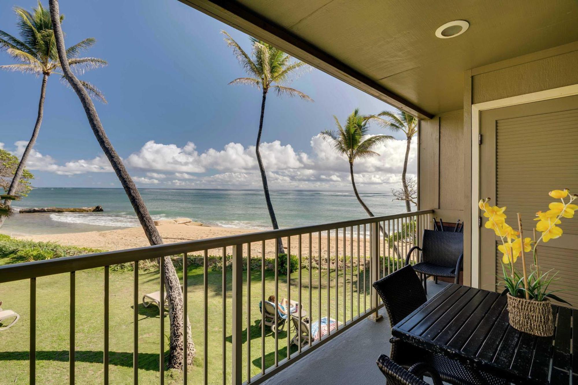 Waipouli Beachfront Condo With Balcony And Ocean Views Kapa'a Esterno foto