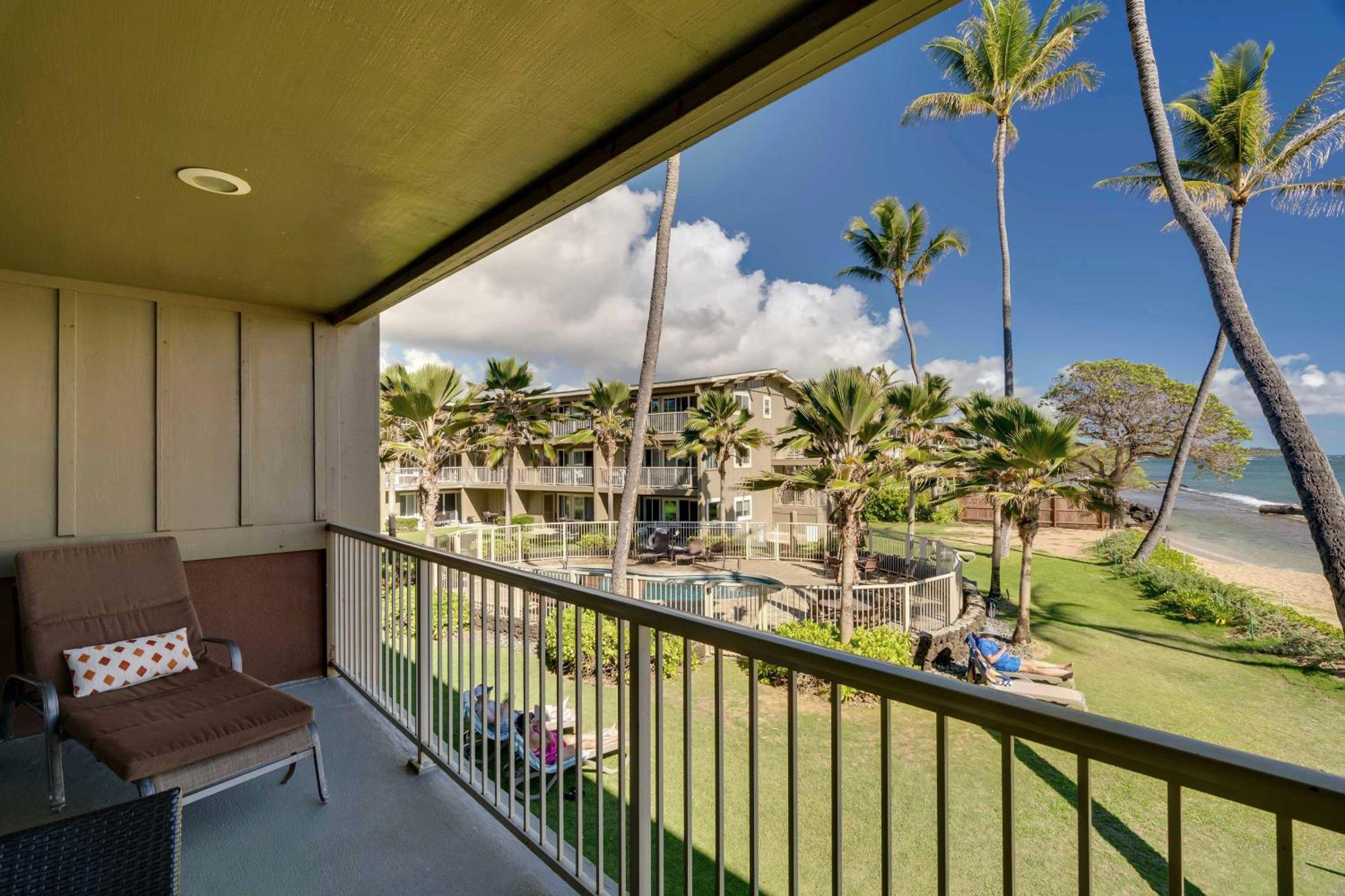 Waipouli Beachfront Condo With Balcony And Ocean Views Kapa'a Esterno foto