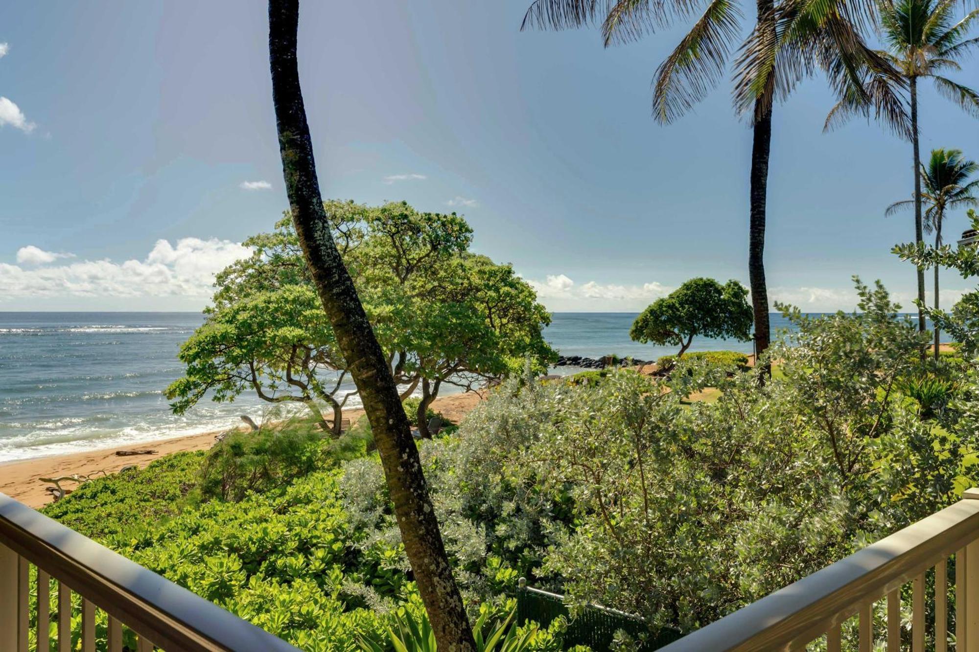 Waipouli Beachfront Condo With Balcony And Ocean Views Kapa'a Esterno foto